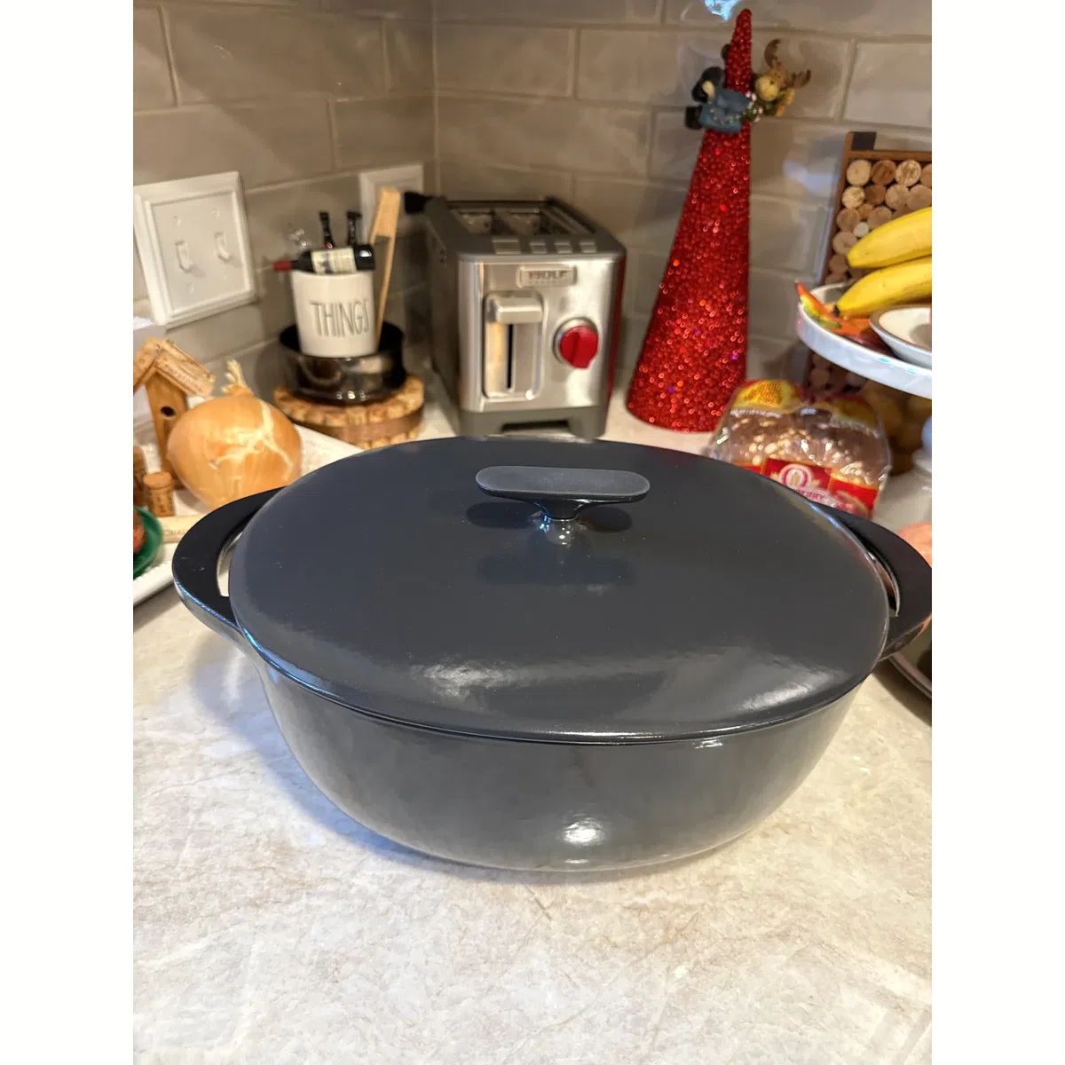 Solid dutch oven