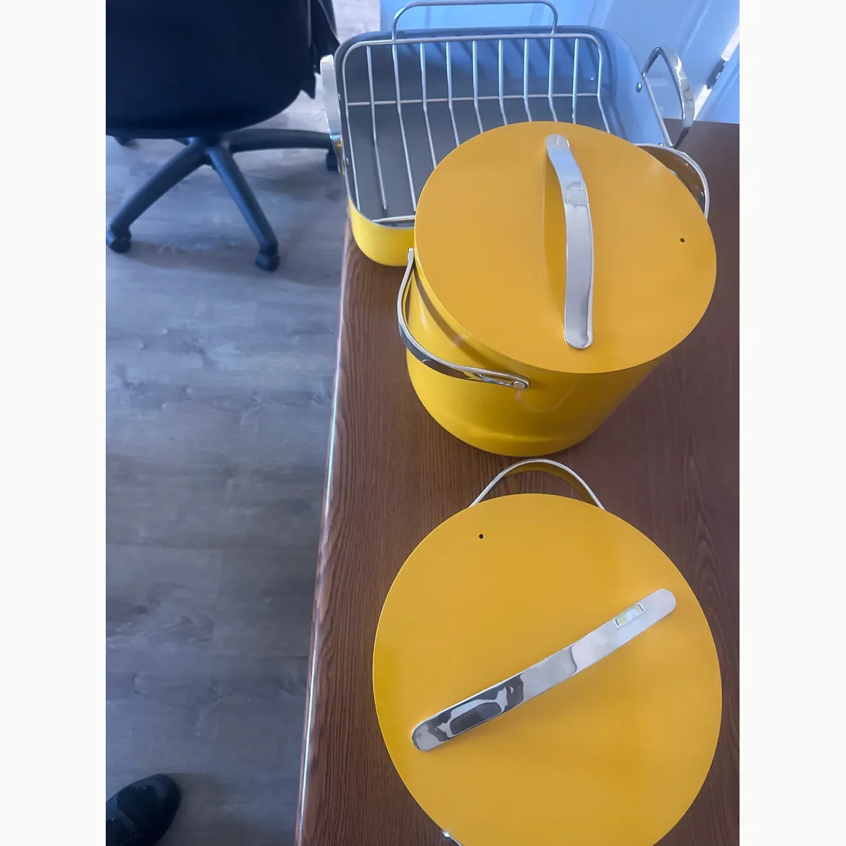Shipped late, pan ok